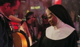 疯狂的修女在线观看,跟随疯狂的修女探寻恐怖背后的真相